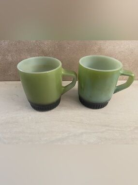 2 Vtg Avocado Green Black Bottom Fire King Anchor Hocking Stacking
Coffee Mugs